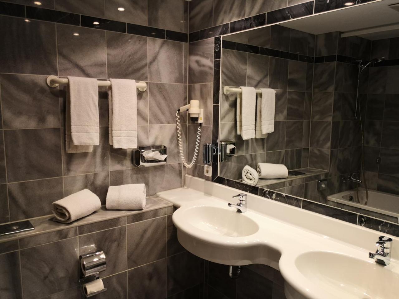Seehotel Luisenhof Falkenhagen  Dış mekan fotoğraf